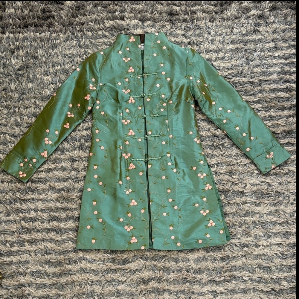 New ! Silk Elegant Green Embroidered Floral Women's Coat, Size S - Picture 1 of 10